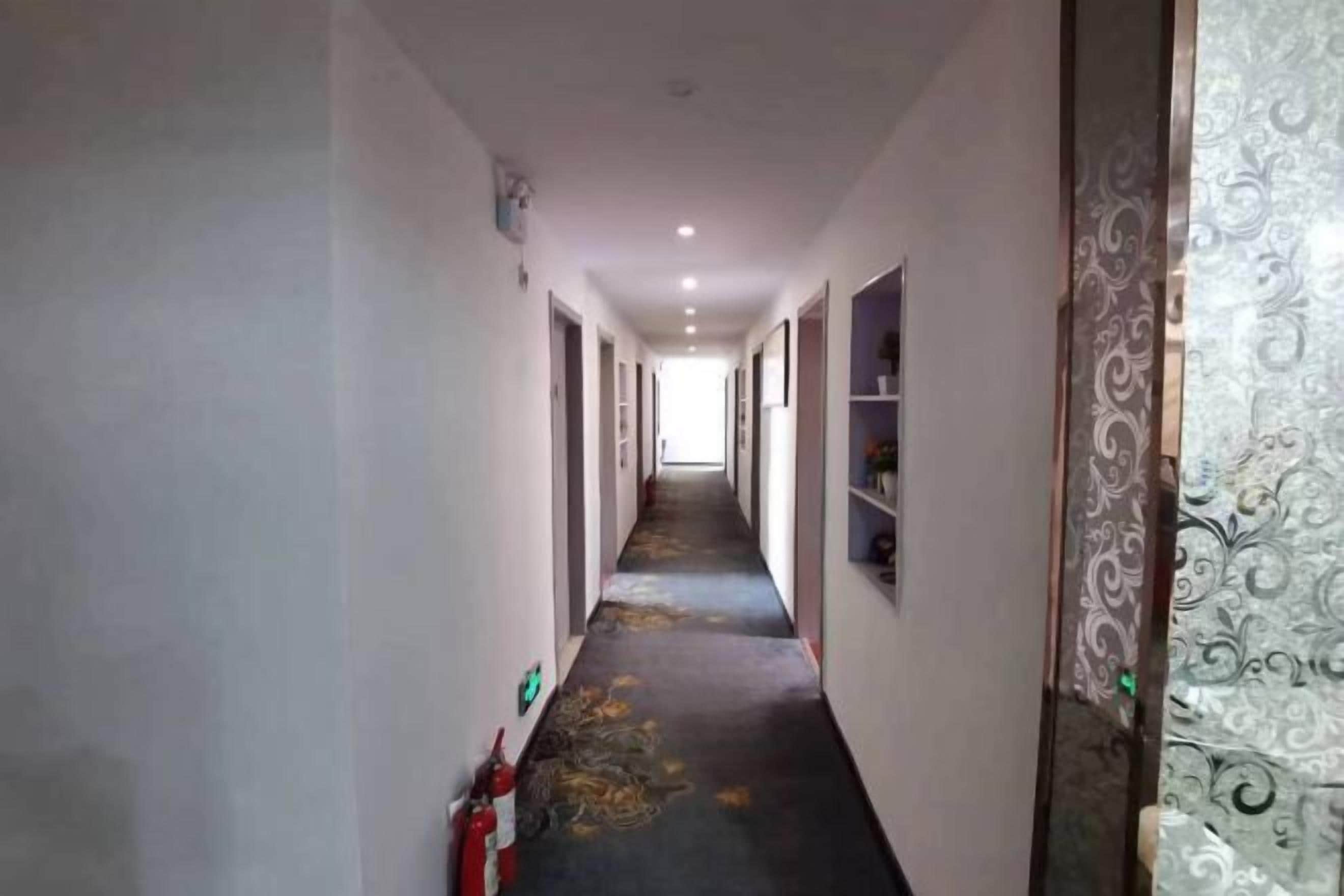 المنشأة من الداخل