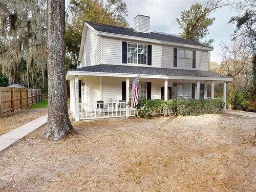 Cozy, Coastal Retreat! Minutes from Parris Island!