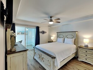 Apartment, Mehrere Betten, Küche, Meerblick (Gulf Tower #12C - No Pets Allowed) | 2 Schlafzimmer, individuell dekoriert, individuell eingerichtet