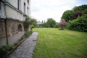Property grounds - Villa des Bords de Seine à 25 Minutes de Paris Centre + vue sur la Tour Effeil (Villeneuve-Saint-Georges)