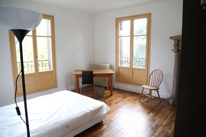 3 bedrooms, travel cot, bed sheets - Villa des Bords de Seine à 25 Minutes de Paris Centre + vue sur la Tour Effeil (Villeneuve-Saint-Georges)