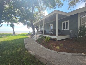 Outdoor dining - Best on Bay! More than a Beach House- IT IS YOUR DESTINATION. Now with new pier! (Eastpoint)
