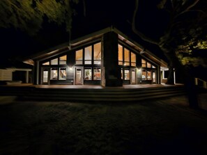 Exterior - Best on Bay! More than a Beach House- IT IS YOUR DESTINATION. Now with new pier! (Eastpoint)