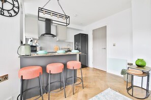 Deluxe Apartment | Dining - North Road New Luxe Flats with Parking (Cardiff)