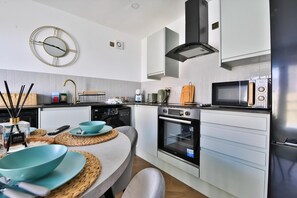 城市公寓 | 私人厨房 | 微波炉、烤箱、炉灶、茶具/咖啡用具