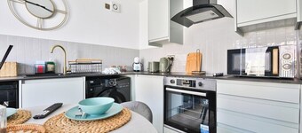 North Road New Luxe Flats with Parking