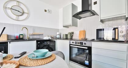 North Road New Luxe Flats with Parking