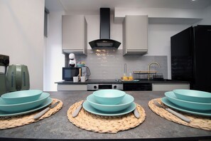 Deluxe Apartment | In-room dining