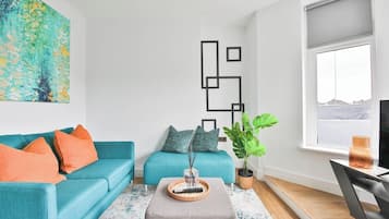 Apartamento Deluxe | Sala de estar | Una Smart TV