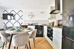 City Apartment | Dining - North Road New Luxe Flats with Parking (Cardiff)