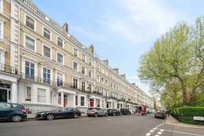Exterior - Exceptional 2 bed, 2 bath, South Ken Apt (London)