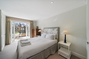 2 bedrooms, iron/ironing board, free WiFi, bed sheets - Exceptional 2 bed, 2 bath, South Ken Apt (London)