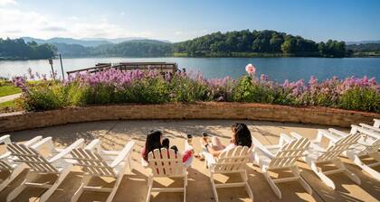 Old Chestnut Cabin; walk to Lake Junaluska