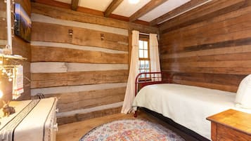 3 habitaciones, escritorio, tabla de planchar con plancha y wifi gratis
