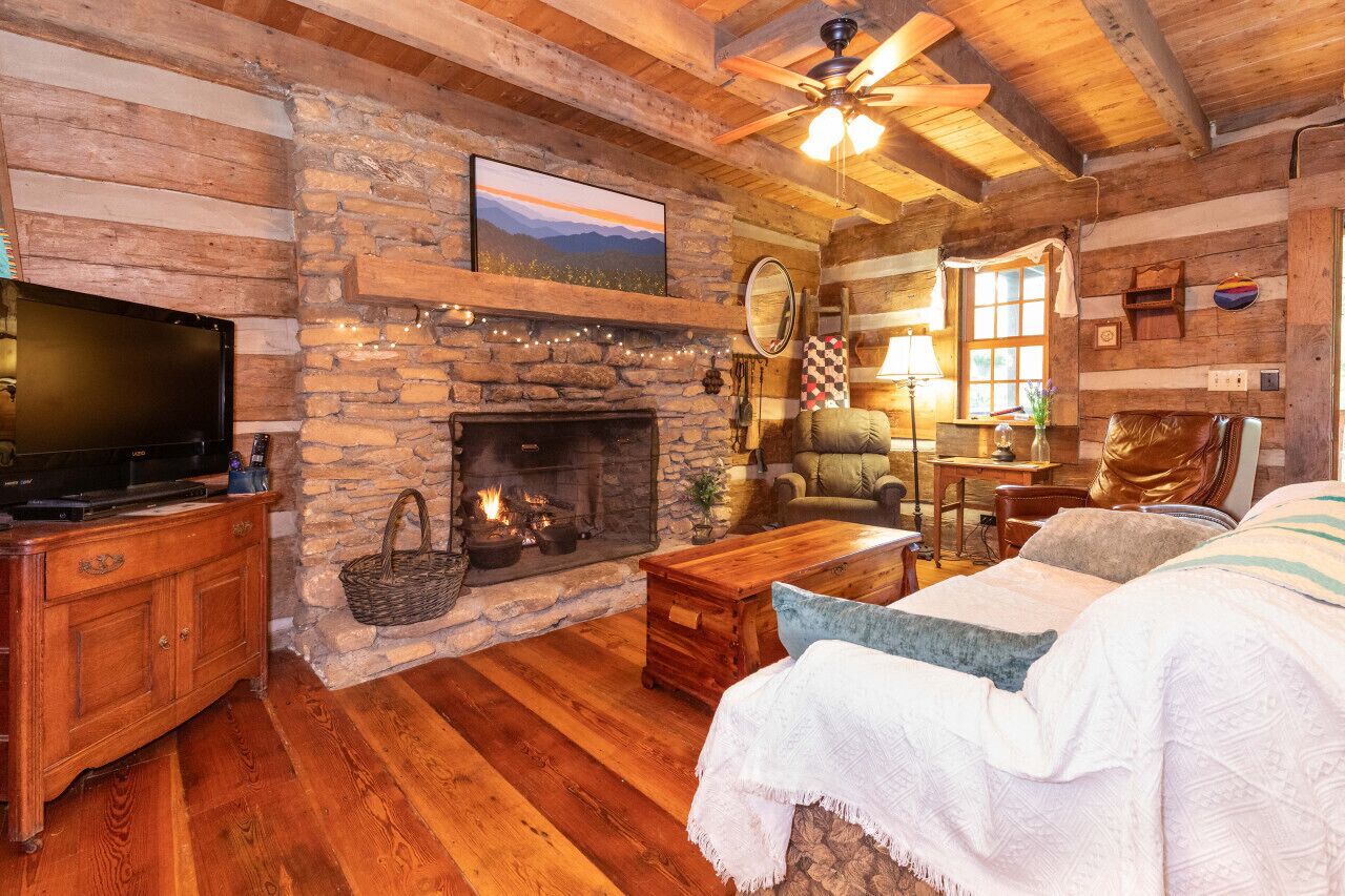 Smart TV, fireplace, books, offices