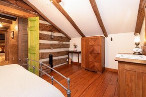 3 室のベッドルーム、デスク、アイロン / アイロン台、WiFi (無料)