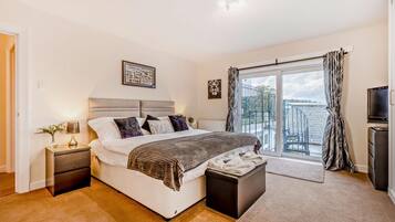 4 bedrooms, travel cot, free WiFi, bed sheets
