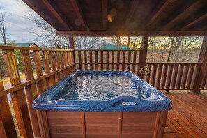 Outdoor spa tub - Comfortable Large Group Accommodations (SEVIERVILLE)