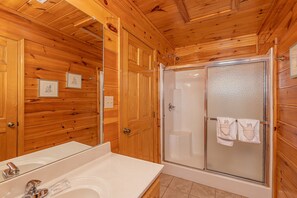 Shower, jetted tub, towels