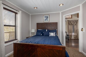 6 bedrooms, iron/ironing board, free WiFi, bed sheets