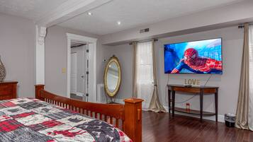 5 bedrooms, iron/ironing board, free WiFi, bed sheets