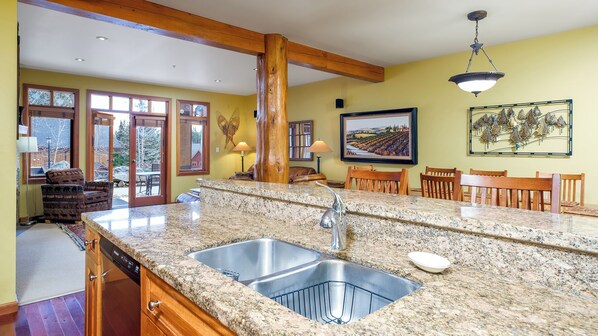 Interior - Charming 2-bedroom condo! (Rossland)