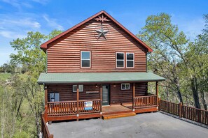 Exterior - Private Pool Party Bliss (PIGEON FORGE)