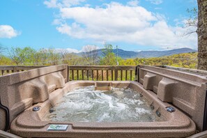 Bañera de hidromasaje al aire libre