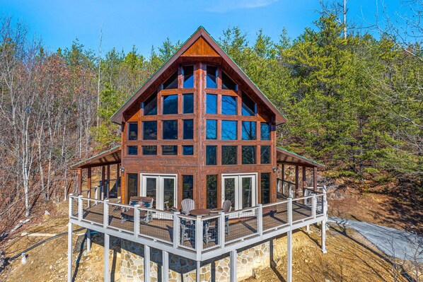 Exterior - You Won't Be Able To Stay Away (PIGEON FORGE)