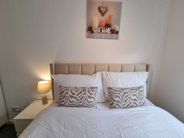 House | 3 bedrooms, iron/ironing board, free WiFi, bed sheets