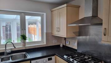 House | Private kitchen | Fridge, microwave, oven, stovetop