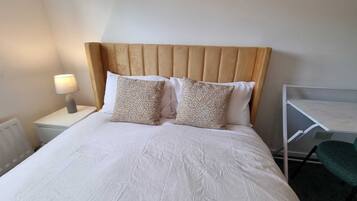 House | 3 bedrooms, iron/ironing board, free WiFi, bed sheets