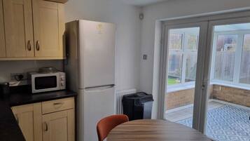 House | Private kitchen | Fridge, microwave, oven, stovetop