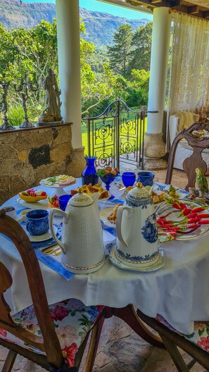 Free daily continental breakfast - Segredo da Serra Guest House (Tiradentes)