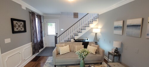 Spacious, Fully-Stocked, Walking distance to Downtown