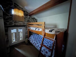 2 slaapkamers, een strijkplank/strijkijzer