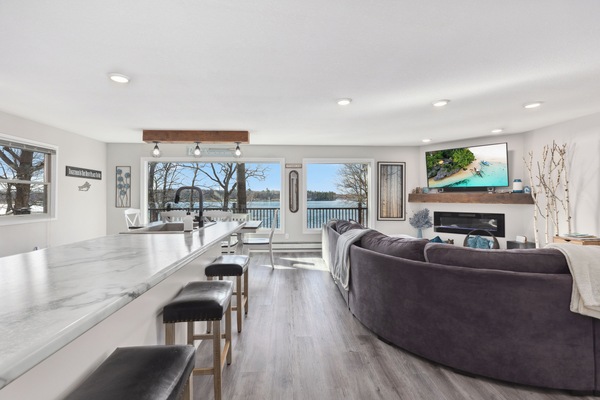 Televisor intel·ligent, llar de foc, videojocs i reproductor de DVD