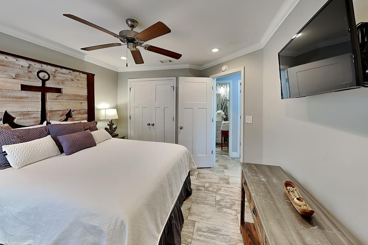 Condo, 1 giường cỡ queen và sofa giường, ban công (0 - Pet Friendly) | 1 phòng ngủ, trang trí khác biệt