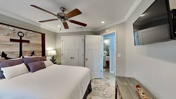 Condo, 1 Queen Bed with Sofa bed, Balcony (15A - Pet Friendly)