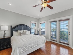 Hus, flere senger, terrasse, havutsikt (Salty Beach) | 4 soverom, individuelt dekorert, individuelt innredet og sengetøy