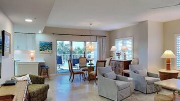 Appartamento, letti multipli, balcone, vista oceano (South Harbour #2F - No Pets Allowed) | Area soggiorno