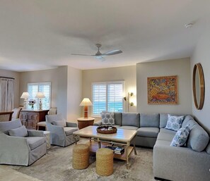 Apartment, Mehrere Betten, Balkon, Meerblick (South Harbour #2F - No Pets Allowed) | Wohnbereich