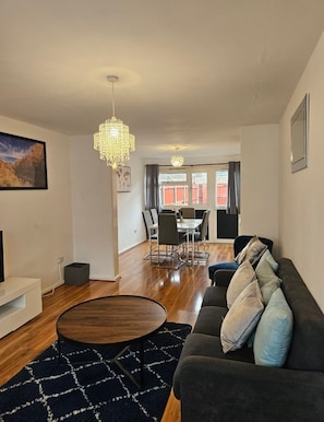 House | Living area - City Classic- Remarkable 3-bed House in Birmingham (Birmingham)