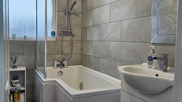 House | Bathroom | Combined shower/tub, deep soaking tub, towels