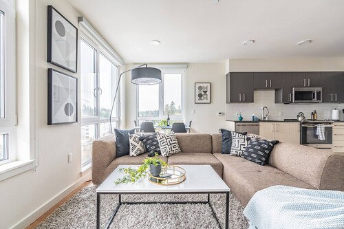 2BR | Gym, Views | Bellevue | Sophari Parkside F