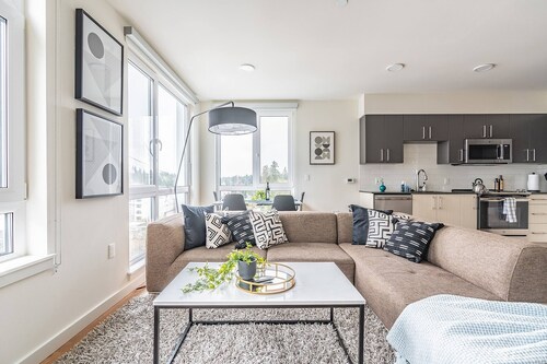 2BR | Gym, Views | Bellevue | Sophari Parkside F