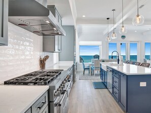 公寓客房, 多張床, 可使用泳池, 海景 (Viviana #11 - No Pets Allowed) | 私人廚房 | 咖啡機/沖茶器