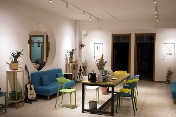 Lobby lounge