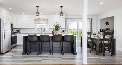 Backyard Getaway•Amish Farmland•Hot tub•Fire pit