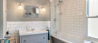 2 bedroom accommodation in Pickering